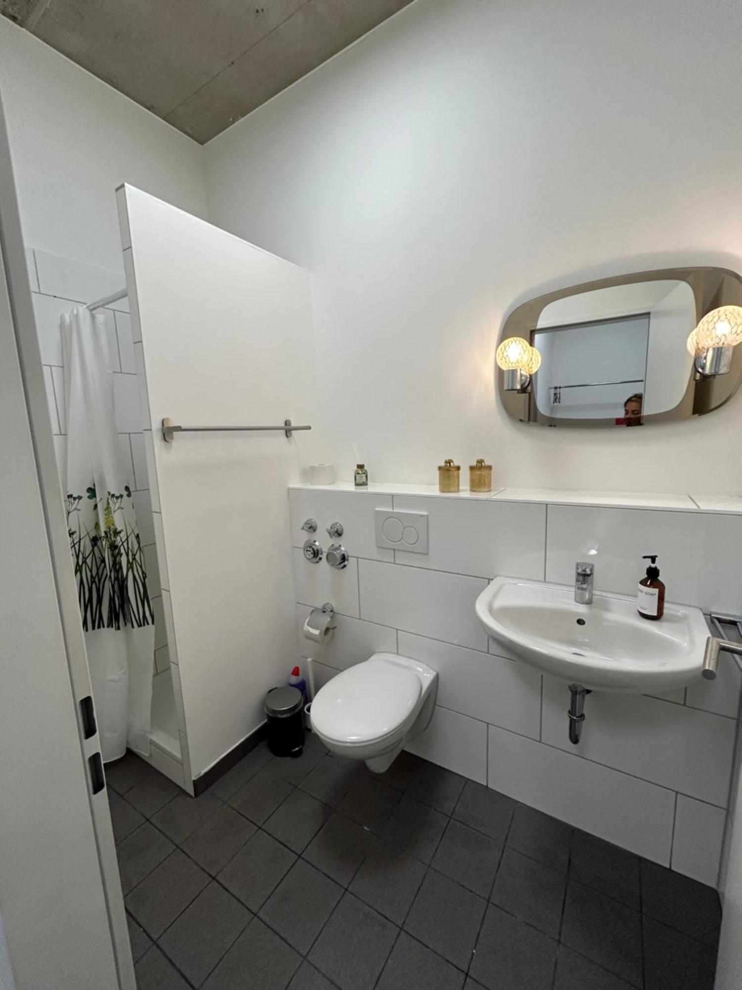 35 Qm Grosses Apartment Mit Eigenem Badezimmer In Den Elbvororten ハンブルク エクステリア 写真
