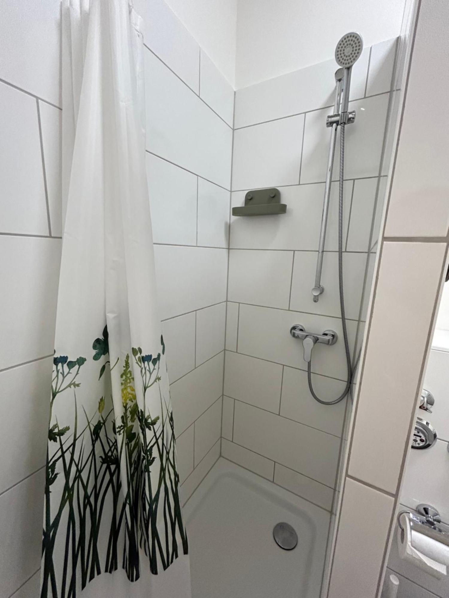 35 Qm Grosses Apartment Mit Eigenem Badezimmer In Den Elbvororten ハンブルク エクステリア 写真