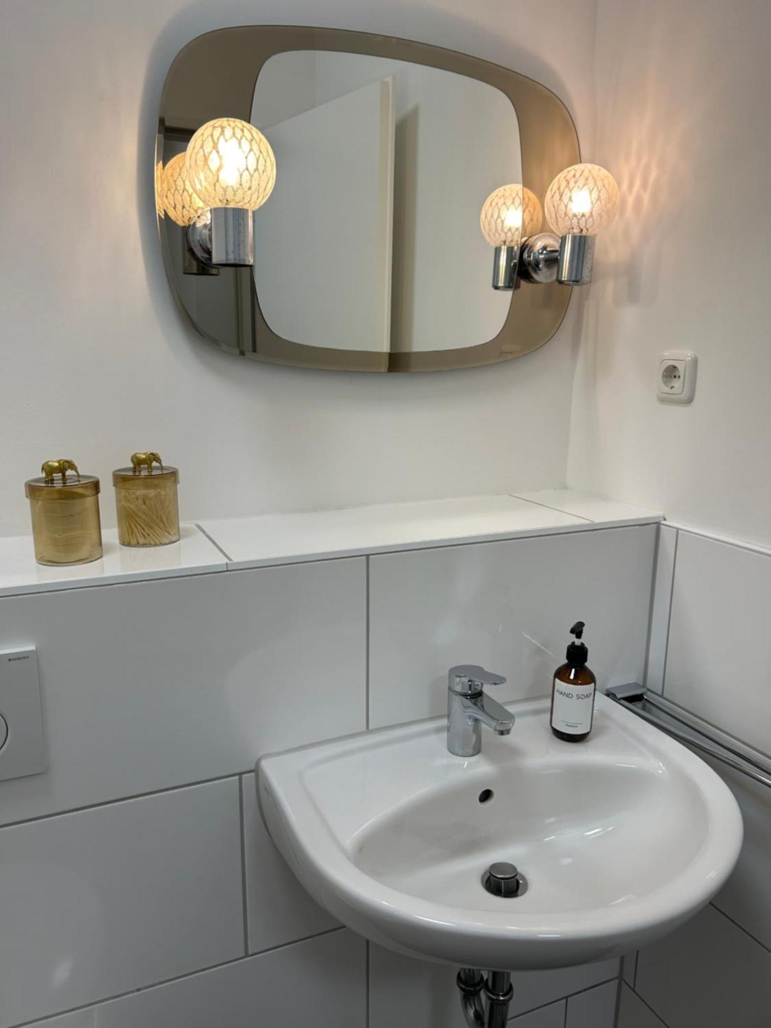 35 Qm Grosses Apartment Mit Eigenem Badezimmer In Den Elbvororten ハンブルク エクステリア 写真