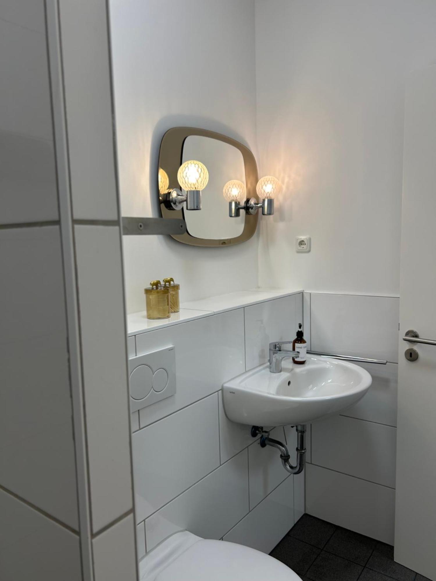 35 Qm Grosses Apartment Mit Eigenem Badezimmer In Den Elbvororten ハンブルク エクステリア 写真